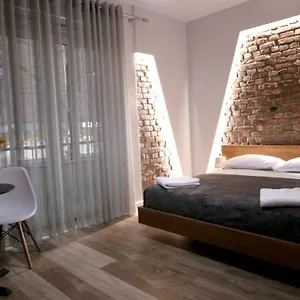 Koni's , Tirana Albanie